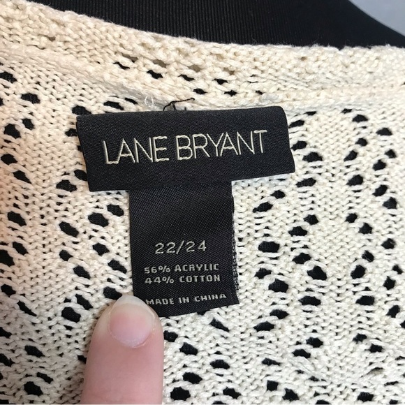 Lane Bryant cream lace faux wrap top size 22/24W - Picture 4 of 4
